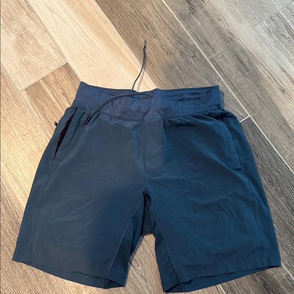 Slate Lululemon shorts L Lined EUC Athletic Pants - Picture 1 of 4